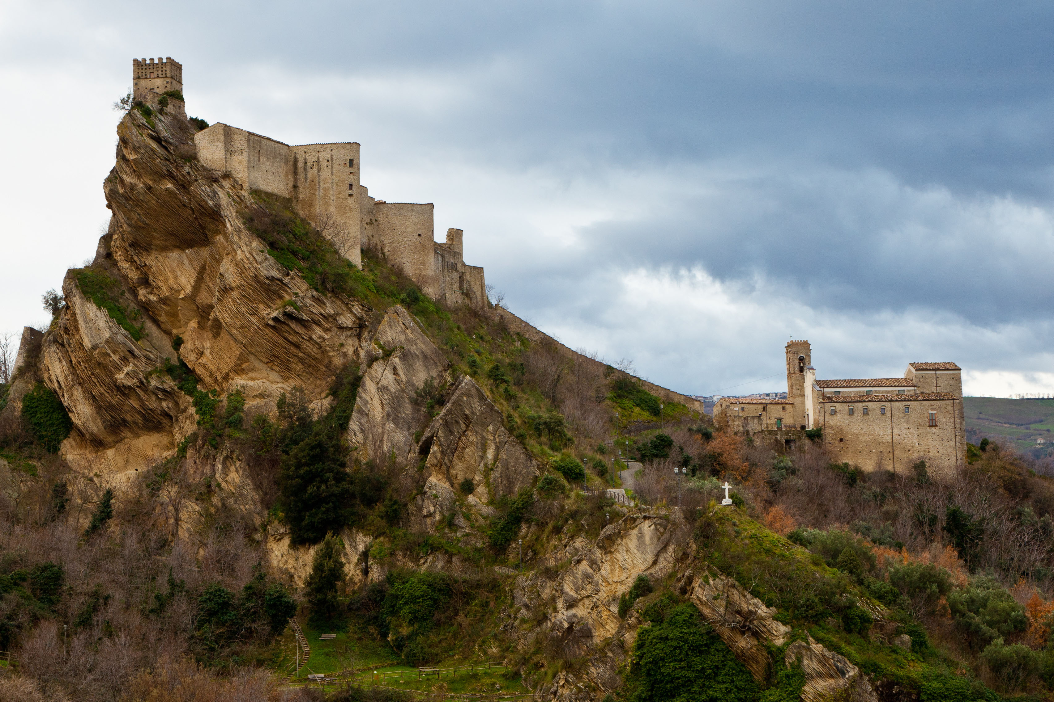 Abruzzo- Roccascalegna ရဲတိုက် - Roccascalegna | Secret World Trip Planner