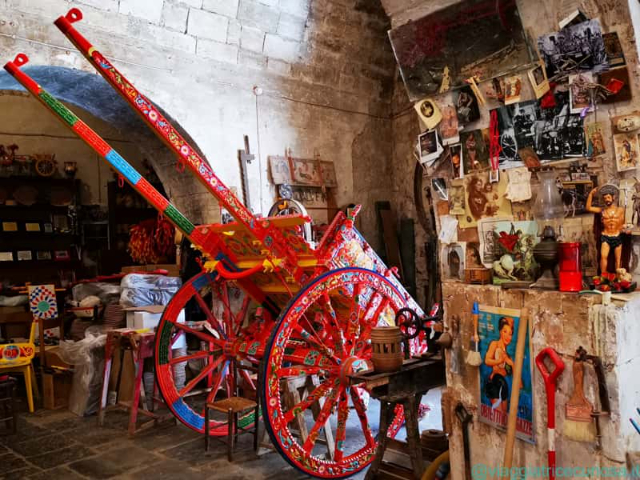 Rojo Cinabrio -Bottega d'Arte - Ragusa | Secret World Trip Planner