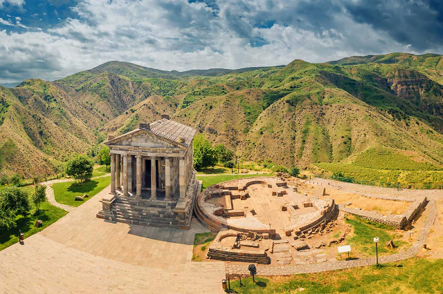 गार्नी का बुतपरस्त मंदिर - Garni | Secret World Trip Planner