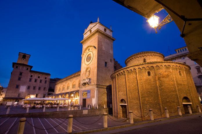 کلاک ٹاور اور میوزیم آف ٹائم - Mantova | Secret World Trip Planner