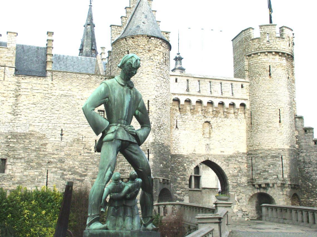 مجسمه Lange Wapper - Antwerpen | Secret World Trip Planner