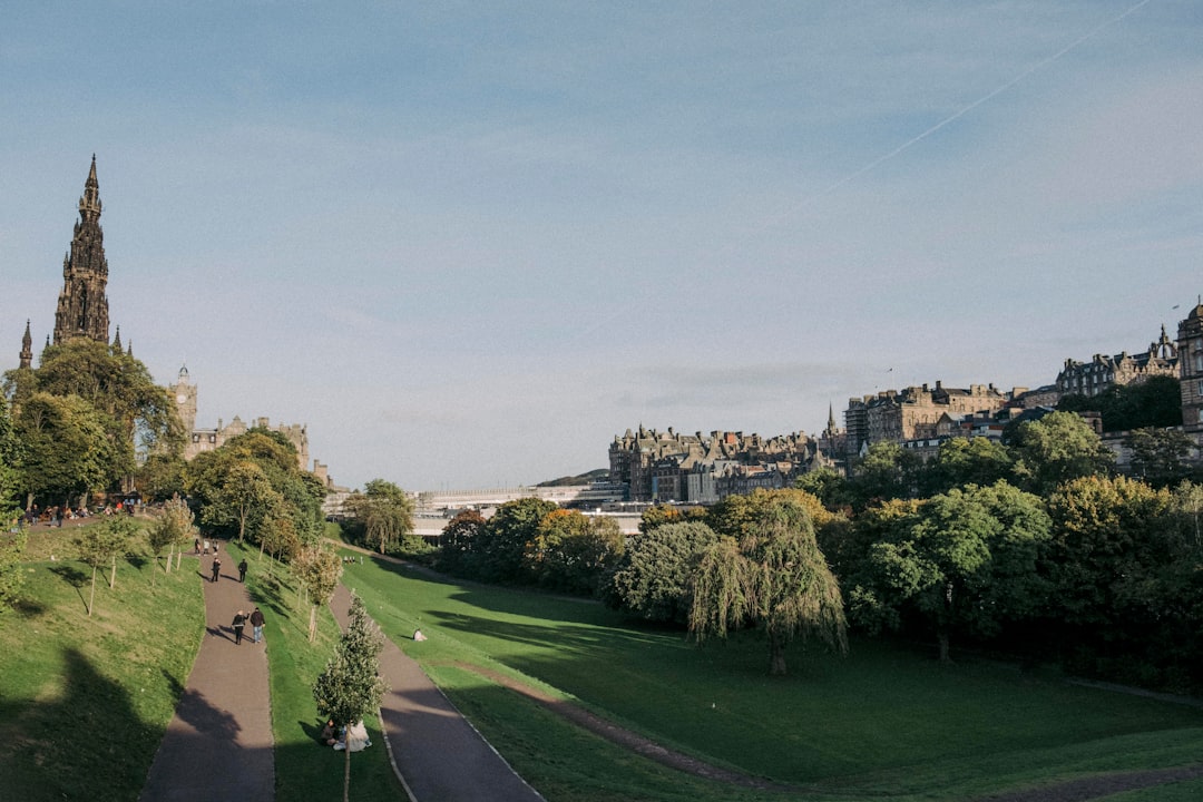 The Queen Street gardens in Edinburgh - Queen St Gardens W | Secret World Trip Planner