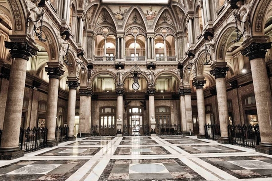 Zgrada berze - Napoli | Secret World Trip Planner