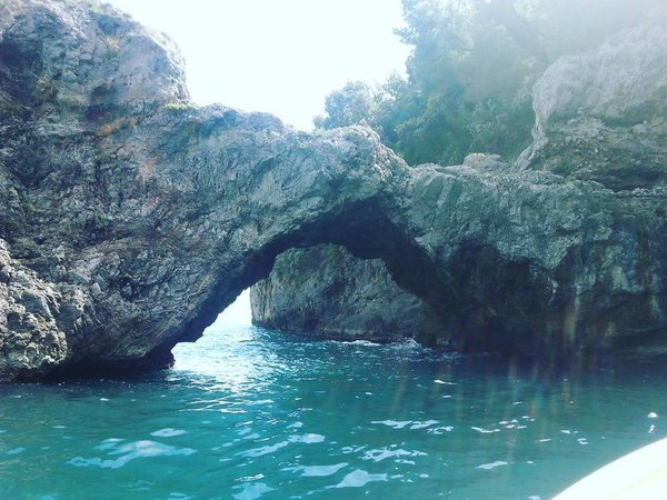 Meilužių tiltas - Amalfi | Secret World Trip Planner