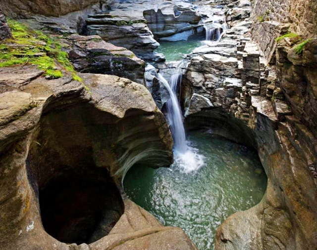 Giants တွေရဲ့ တွင်းတွေ - 5 | Secret World Trip Planner