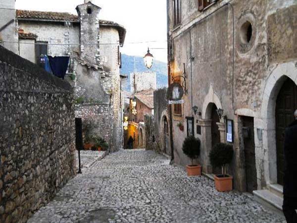 İtalya'nın Mücevheri Sermoneta - Sermoneta | Secret World Trip Planner
