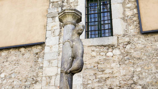 The Lioness of Girona – A Quirky Tradition - Girona | Secret World Trip Planner