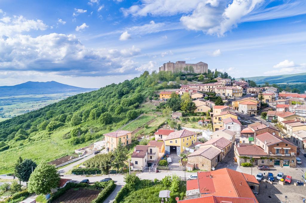 Замок Федеричано ди Лагопесоле - Lagopesole | Secret World Trip Planner