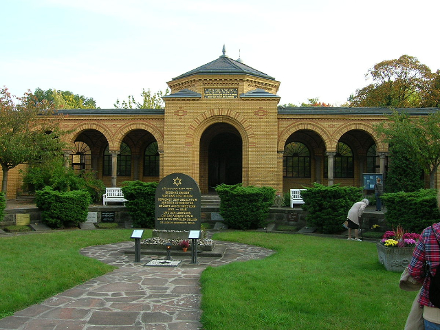 Veisenzės žydų kapinės - Berlin | Secret World Trip Planner