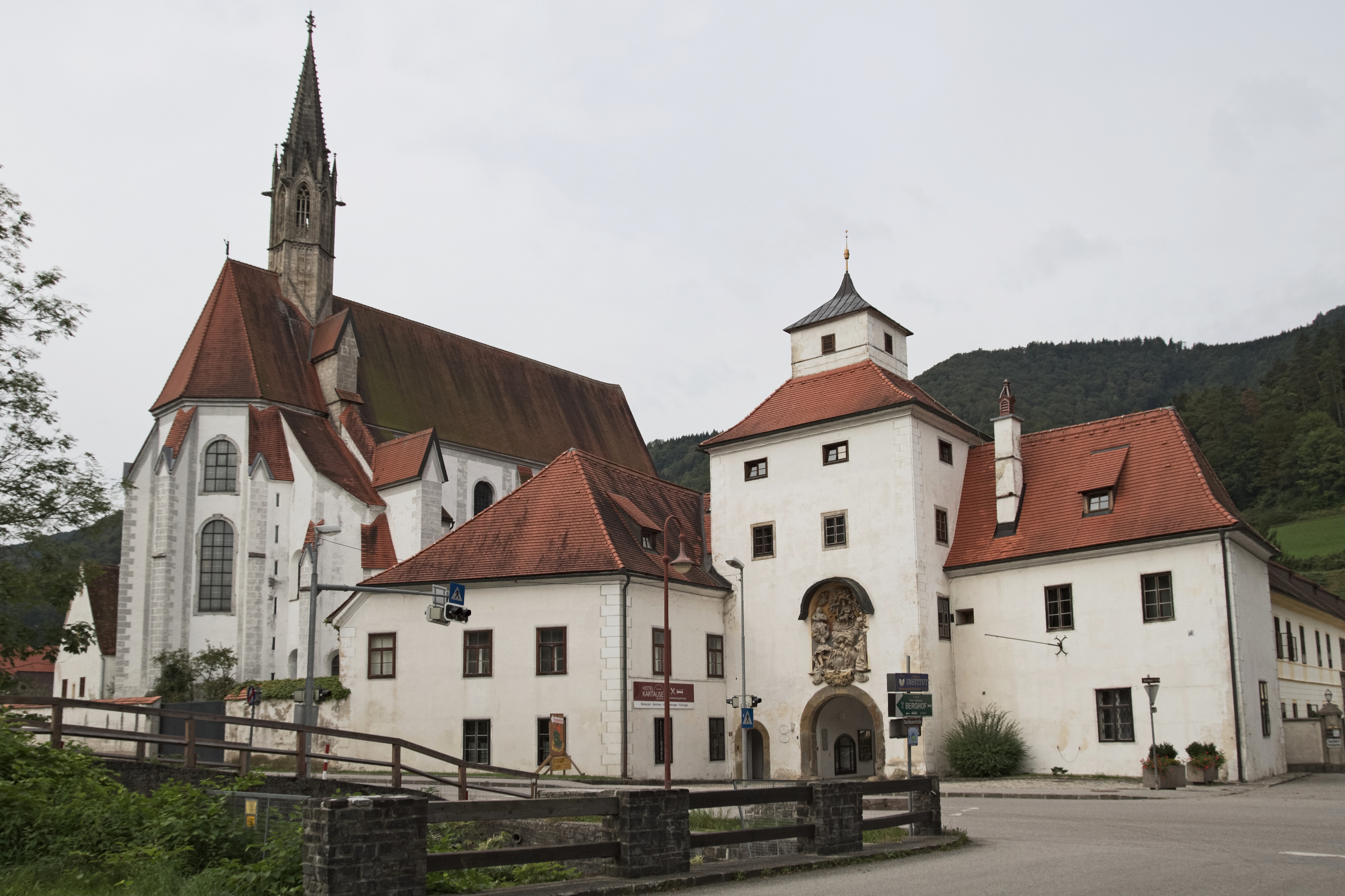 ગેમિંગ ચાર્ટરહાઉસ (કાર્ટ્યુઝ ગેમિંગ) - Gaming | Secret World Trip Planner