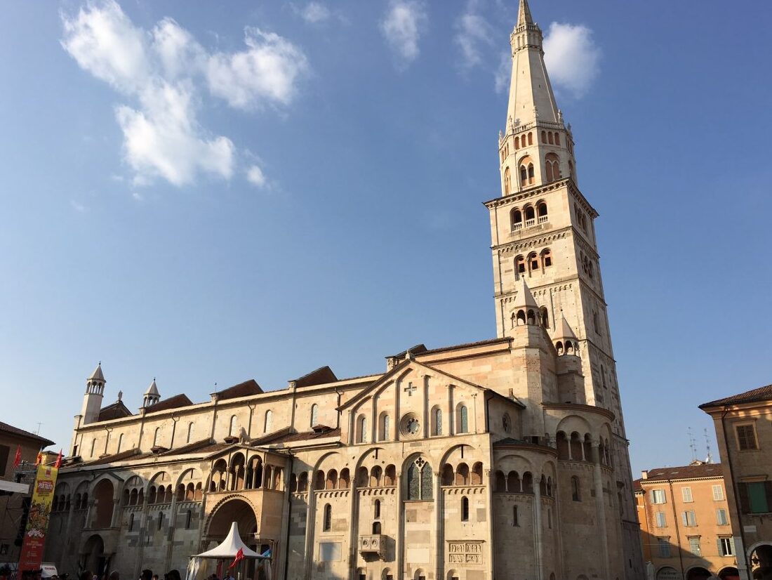 Menara Ghirlandina, simbol Modena - Modena | Secret World Trip Planner