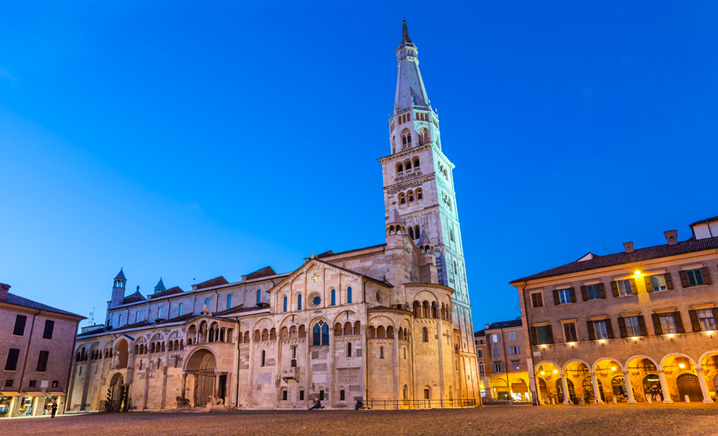 Menara Ghirlandina, simbol Modena - Modena | Secret World Trip Planner