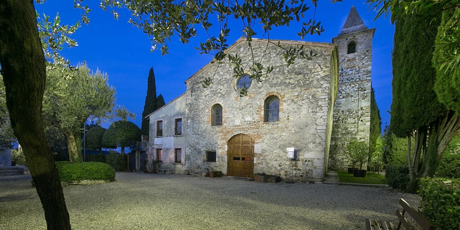 Simbahan ng San Pietro sa Mavino - Sirmione | Secret World Trip Planner
