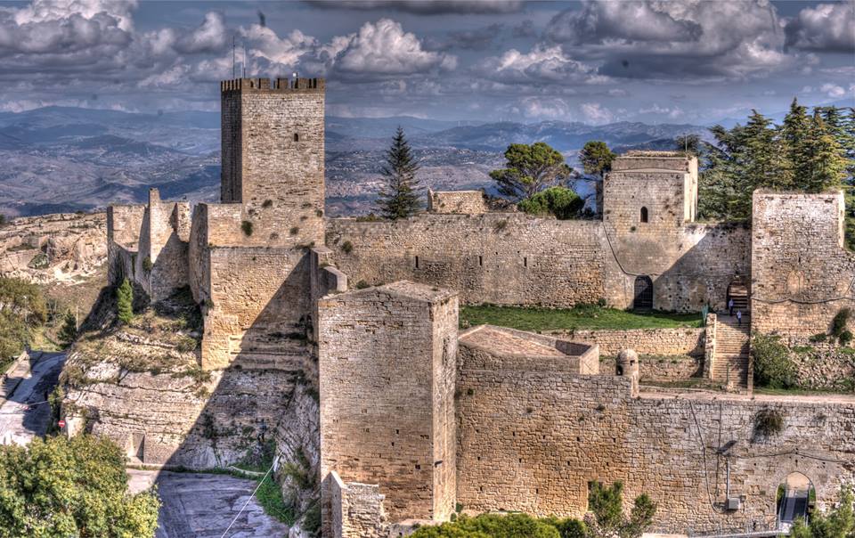 Castelo de Lombardía - Enna | Secret World Trip Planner