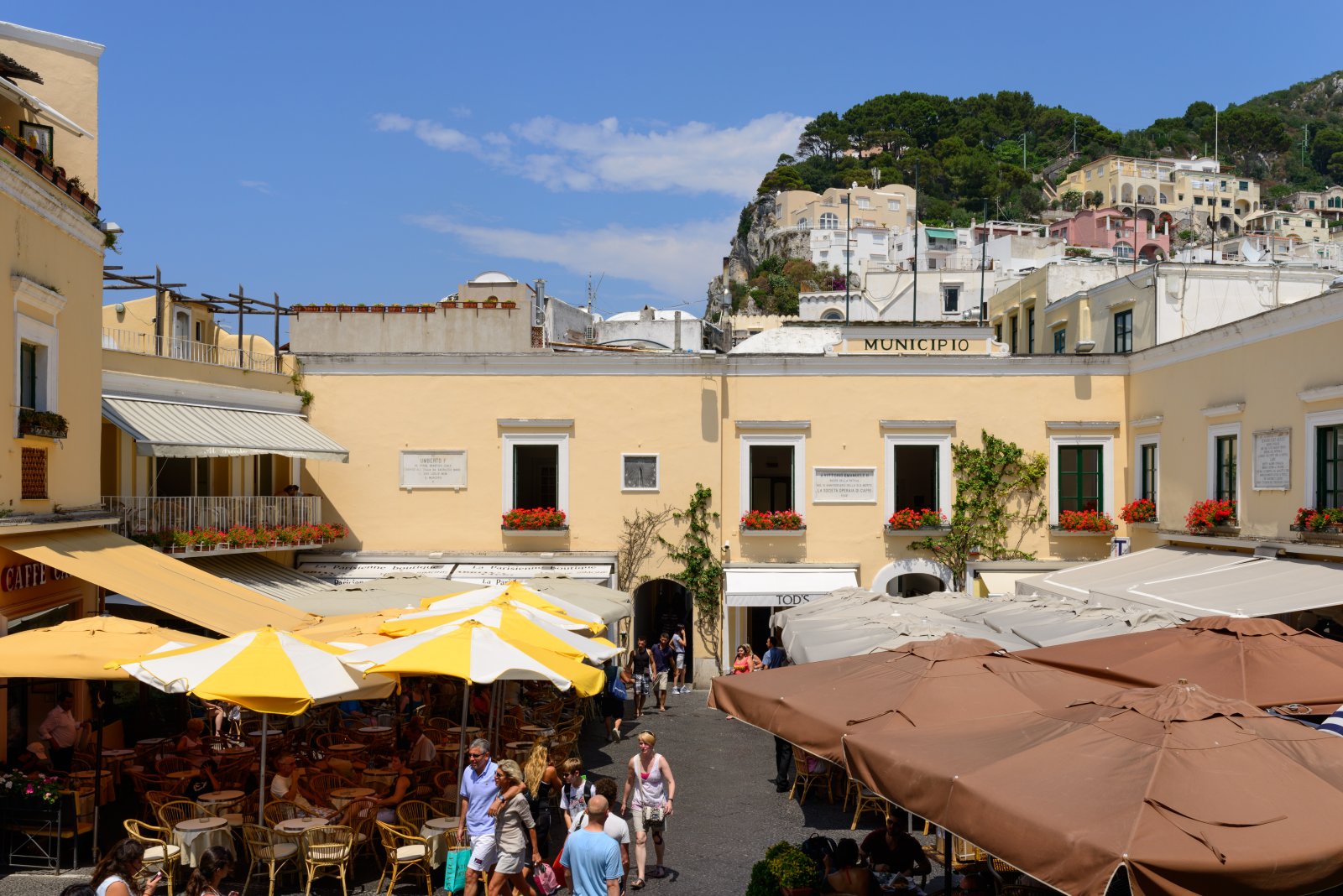 La famosa isola di Capri, parco giochi del jet set contemporaneo - Secret World - Capri | Secret World Trip Planner