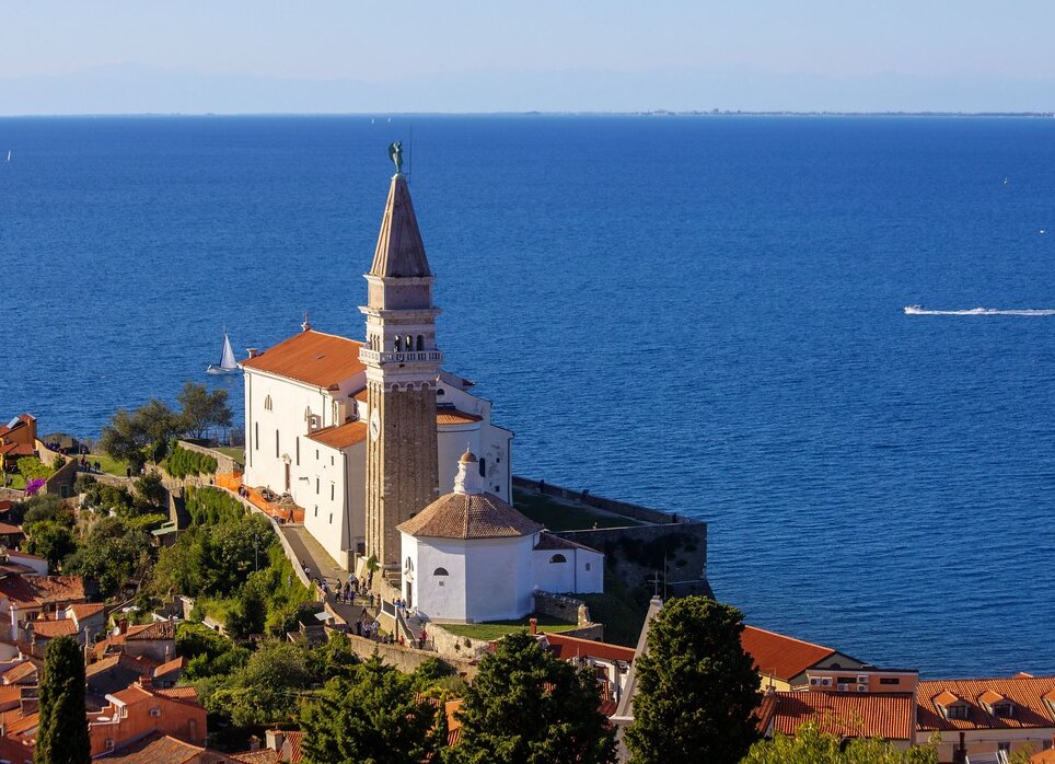 Cathédrale de Saint George - Adamičeva ulica | Secret World Trip Planner
