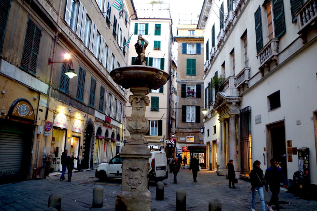 Herkules i butikken - Genova | Secret World Trip Planner
