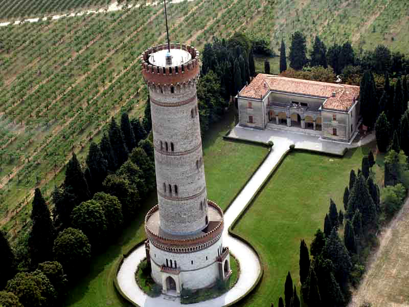برج سان مارتينو - Desenzano del Garda | Secret World Trip Planner