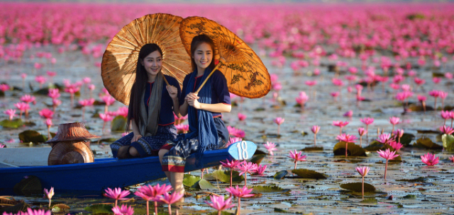 Lac du Lotus Rouge - ตำบล แชแล | Secret World Trip Planner