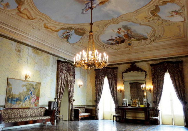 Trifilettidagi Arezzo saroyi - Ragusa | Secret World Trip Planner