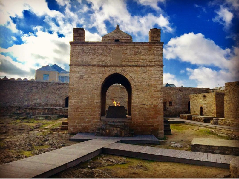 ဗာကလုတ်၏မီးဗိမာန်တော် - Tazeh Kand-e-Nosrat Abad | Secret World Trip Planner