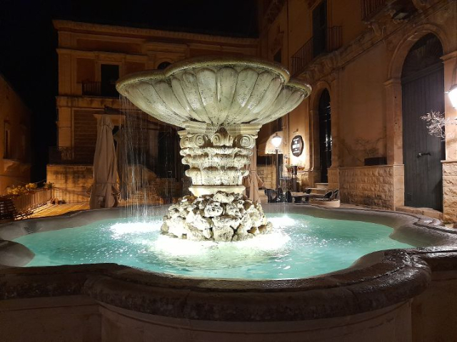 Fontänen på Piazza Duomo - Ragusa | Secret World Trip Planner