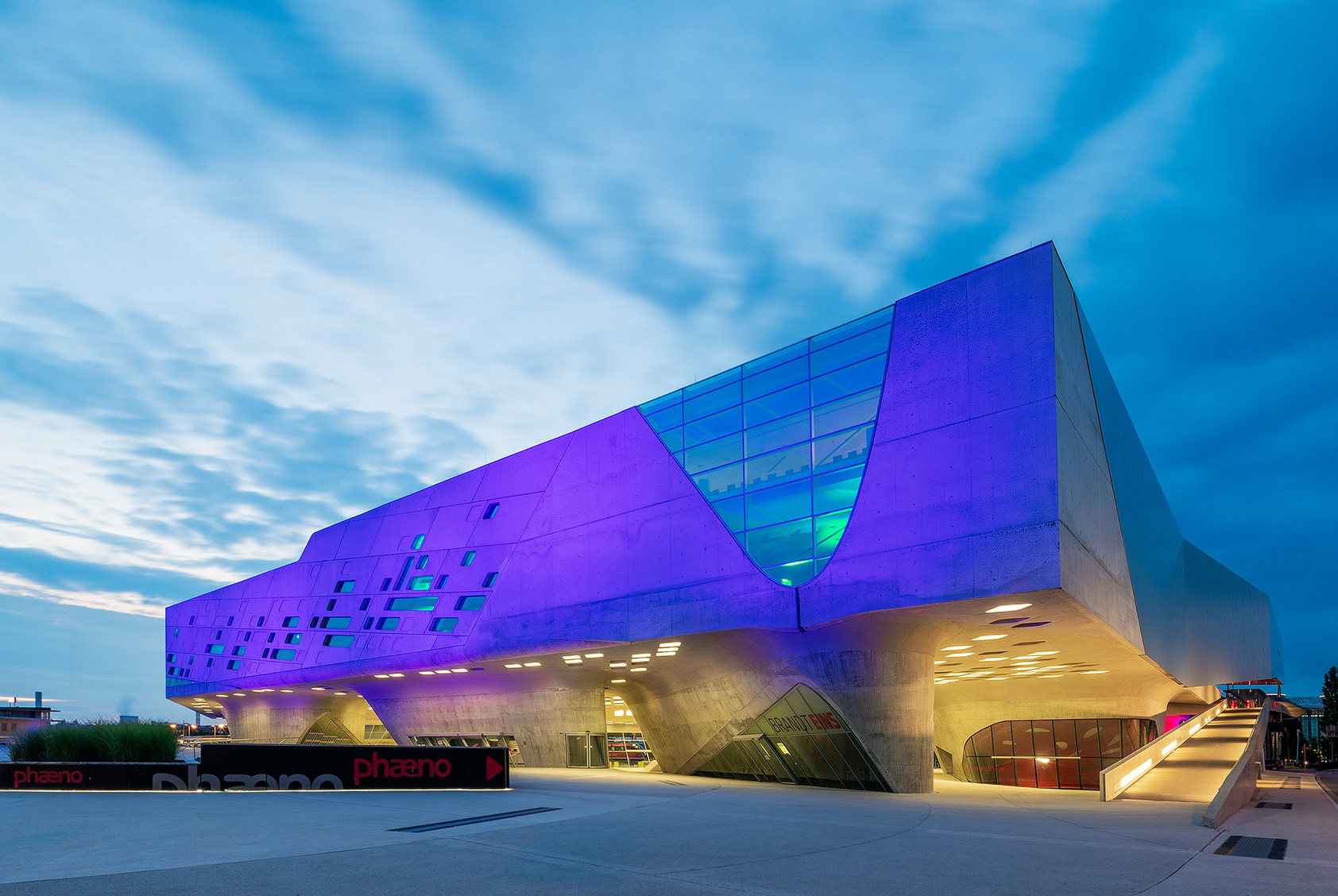 Zaha Hadid: Phaeno Science Center — Wolfsburg