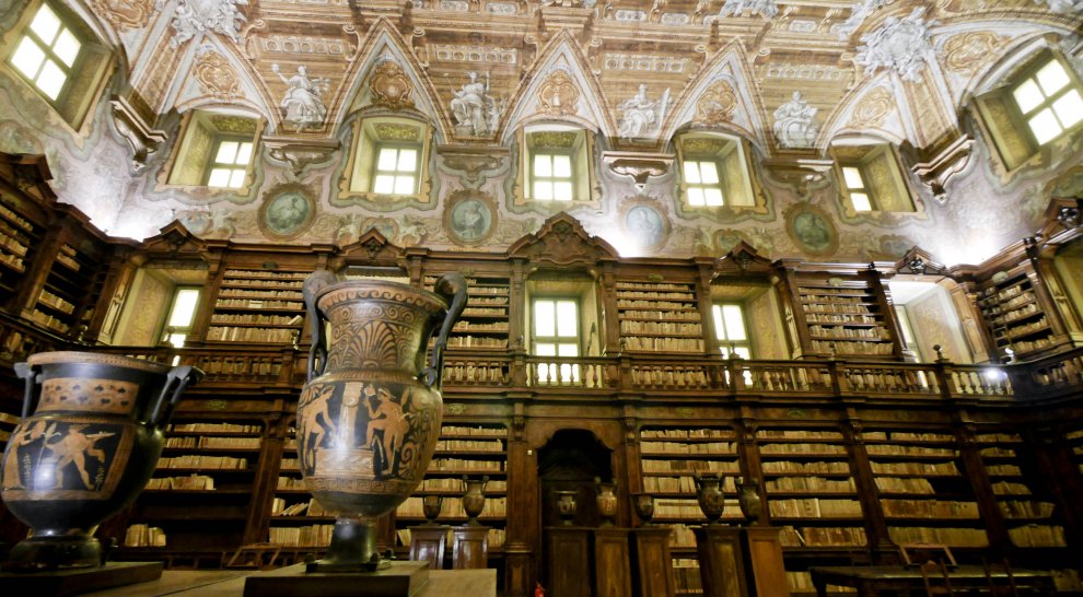 Maktaba ya Girolamini - Napoli | Secret World Trip Planner
