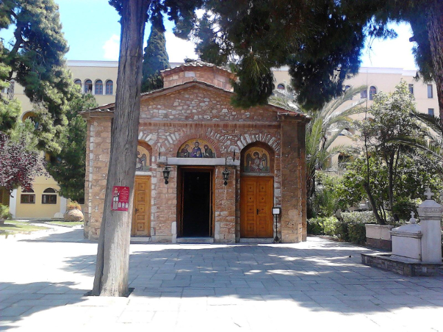 Petraki klooster: Pakiaki: Bütsantsi pühakoda keset Ateena sebimist. - Athina | Secret World Trip Planner