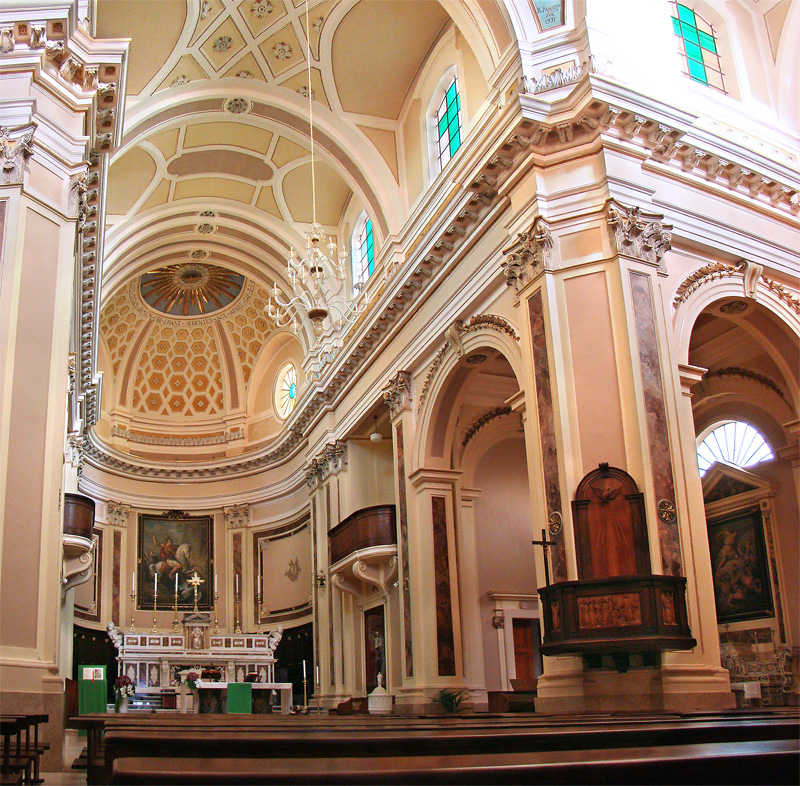 Locorotondo: San Giorgio Kilisesi - Locorotondo | Secret World Trip Planner