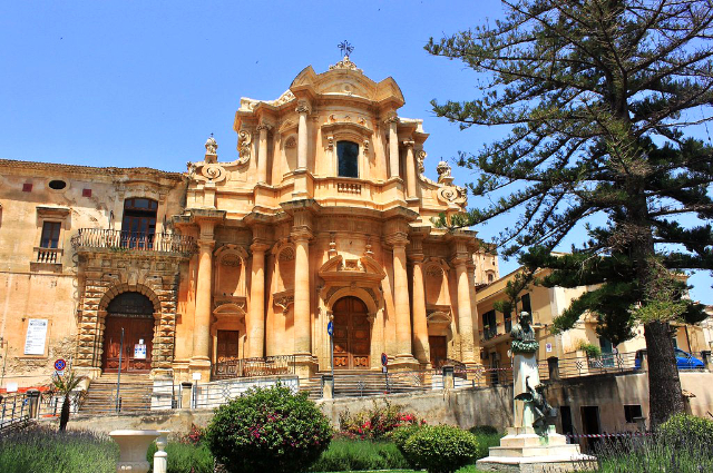 San Domenico templom - Noto | Secret World Trip Planner