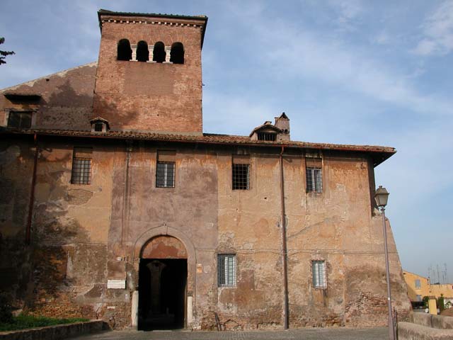 Basilika Santi Quattro Coronati - Roma | Secret World Trip Planner