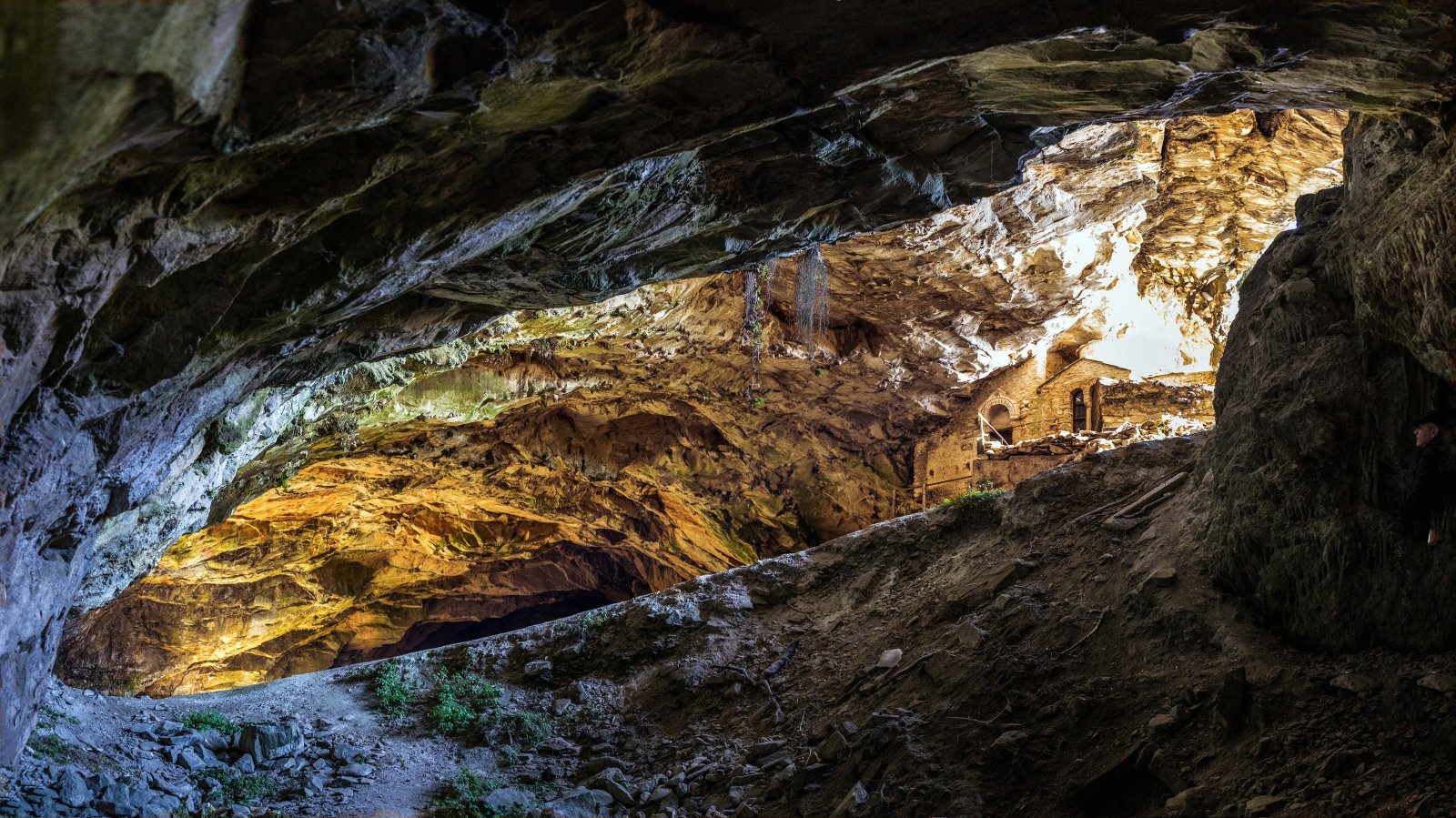 Davelis-barlang, Athén egyik legtitokzatosabb helye - Penteli | Secret World Trip Planner