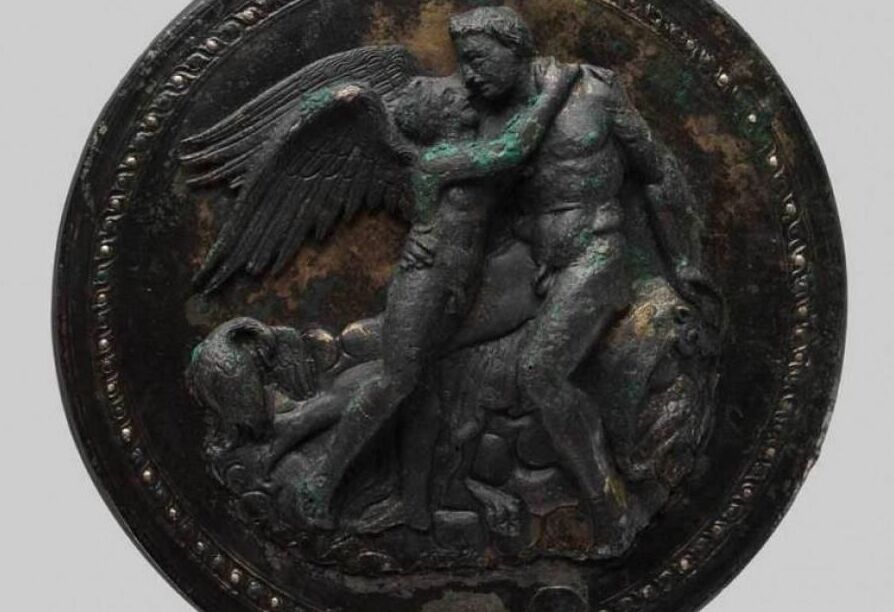 De spiegel van Eros in Vergina - Verghina | Secret World Trip Planner