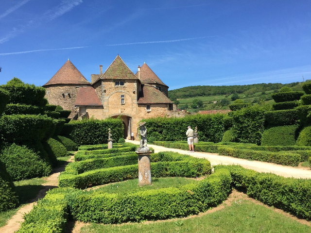Fästningen Brézé - Berzé-le-Châtel | Secret World Trip Planner