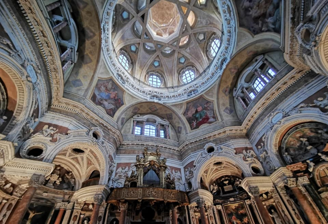 San Lorenso baznīca - Torino | Secret World Trip Planner