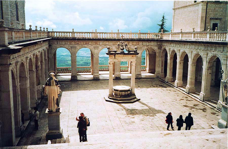 Mainistir Monte Cassino - Montecassino | Secret World Trip Planner