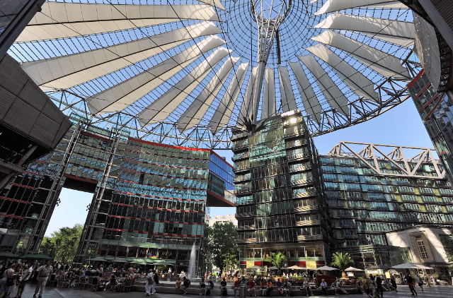 ศูนย์โซนี่ - Berlin | Secret World Trip Planner
