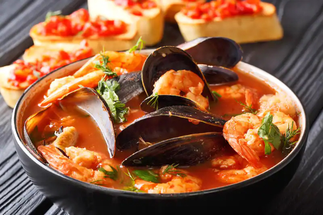Bouillabaisse, den ikoniske fiskesuppe - Marsiglia | Secret World Trip Planner