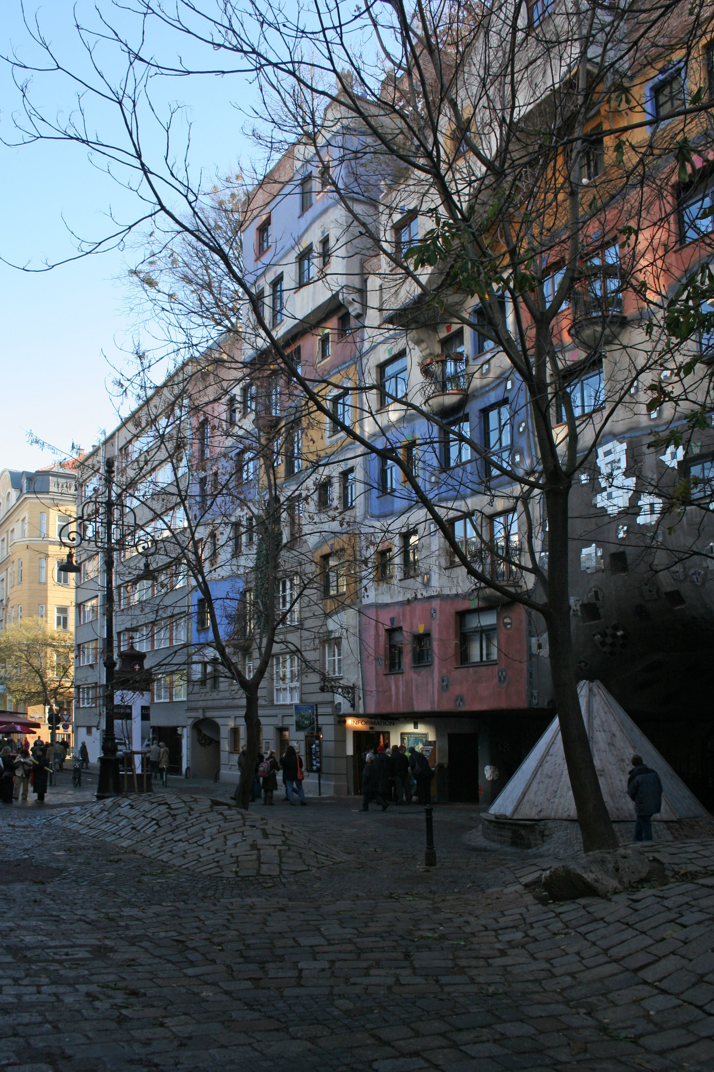 Hundertwasserhaus, The coloured Byggja - Wien | Secret World Trip Planner