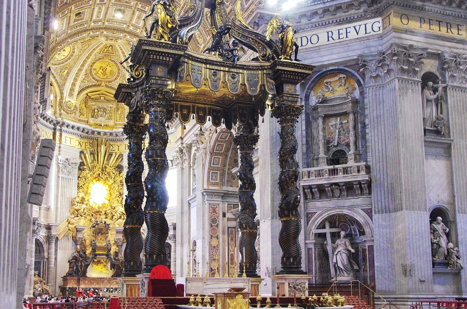 Baldacchino di San Pietro - Città del Vaticano | Secret World Trip Planner