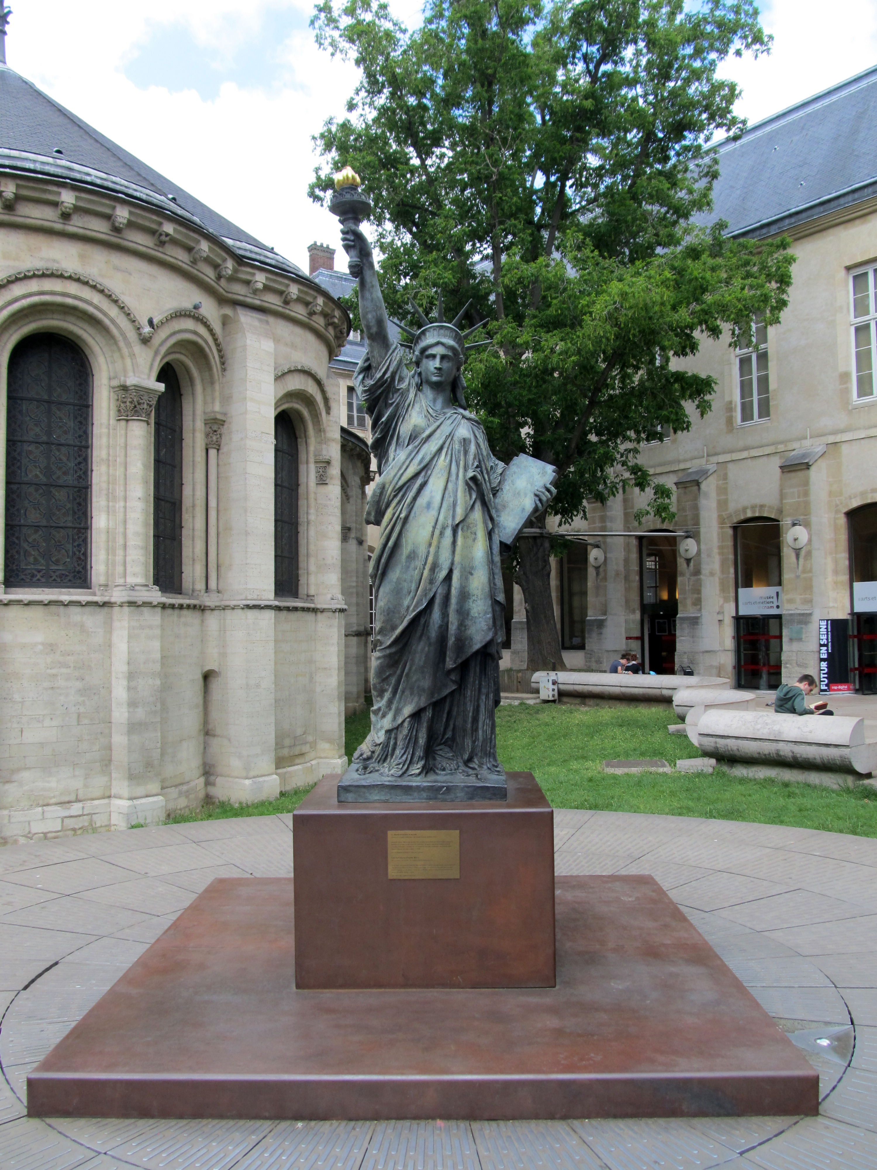 Museum Seni dan kerajinan - Paris | Secret World Trip Planner