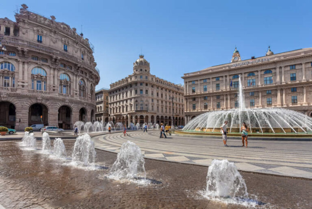 เปียซซา เดอ เฟอร์รารี - Genova | Secret World Trip Planner