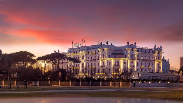 گرینڈ ہوٹل - Rimini | Secret World Trip Planner