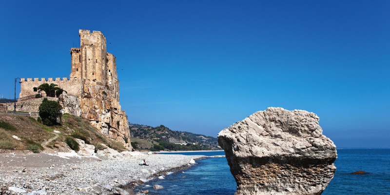 Templar Fredericianska slottet - Roseto Capo Spulico | Secret World Trip Planner