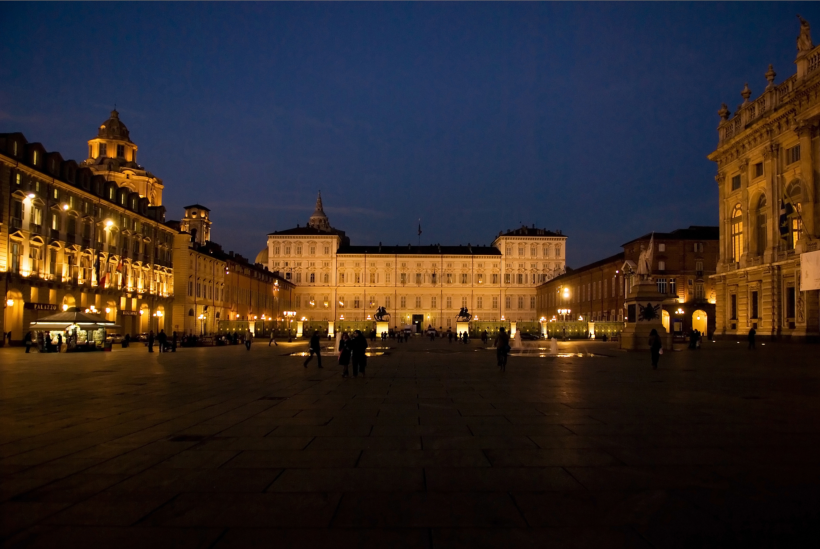 캐슬 스퀘어 - Torino | Secret World Trip Planner