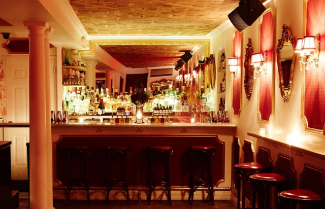 Noc v Le Boudoir: Antoinetty: Popíjajte koktaily v skrytej komnate Márie Antoinetty - Brooklyn | Secret World Trip Planner