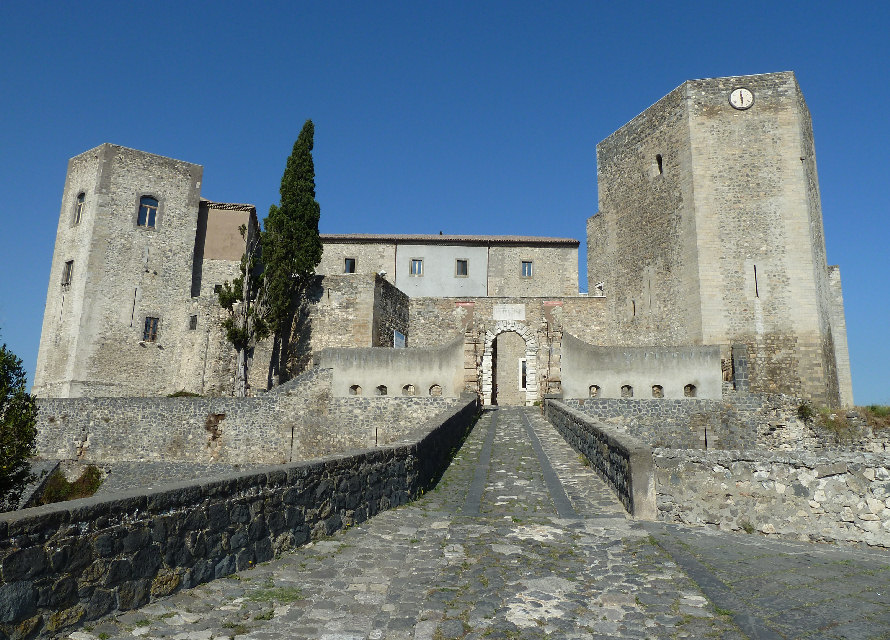 Caisleán na Melfi - Melfi | Secret World Trip Planner