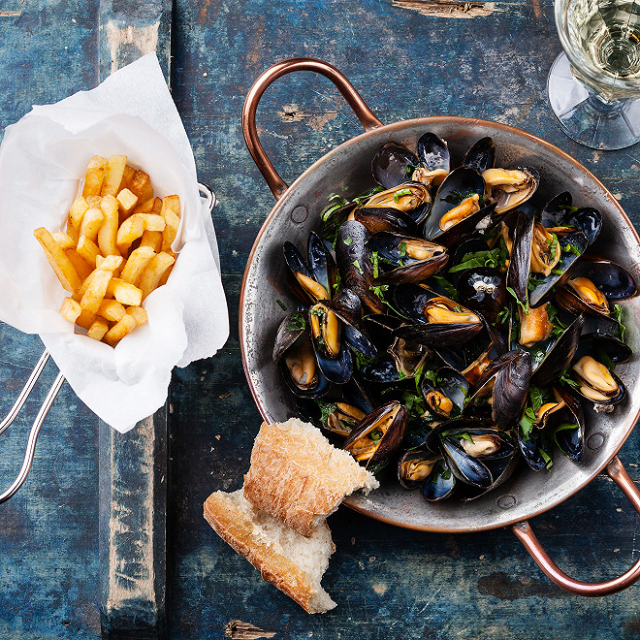 Muslinger og pomfritter - Cherbourg | Secret World Trip Planner
