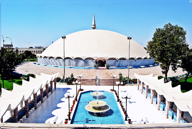 Masjid-e-Tooba — Karachi